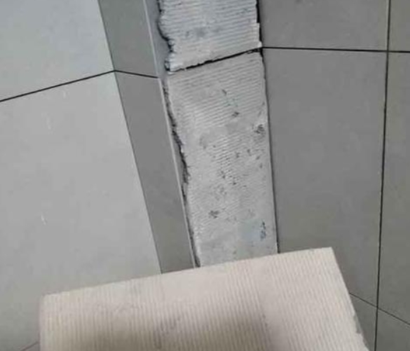 米易瓷砖空鼓维修公司分享下厨房瓷砖脱落的补救措施。